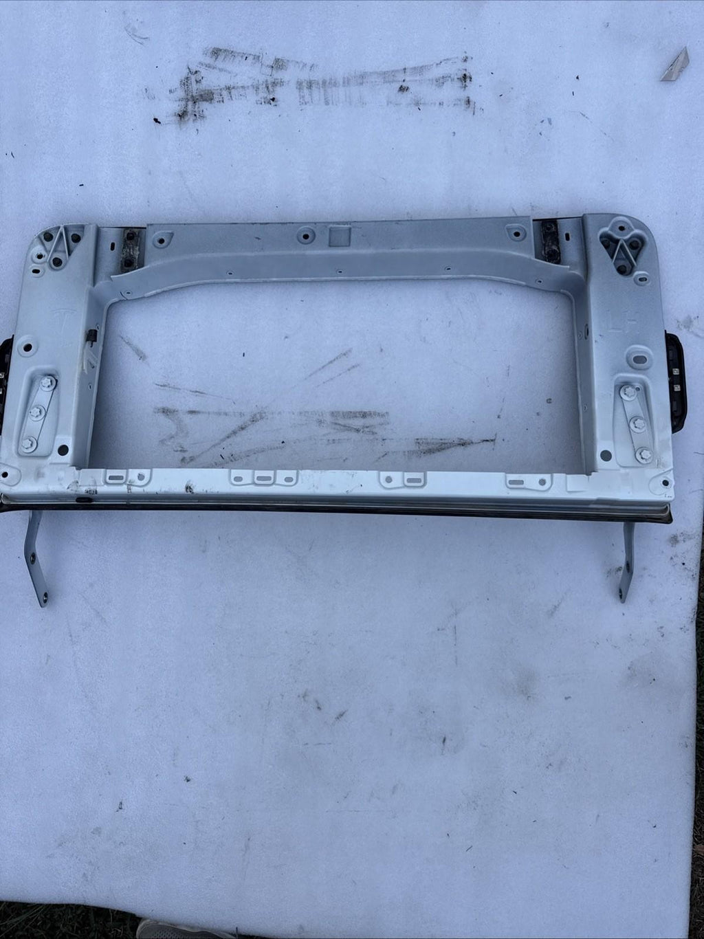 ♦️16-24 TESLA MODEL X REAR RIGHT UPPER DOOR WINDOW GLASS FRAME OEM, 102878200