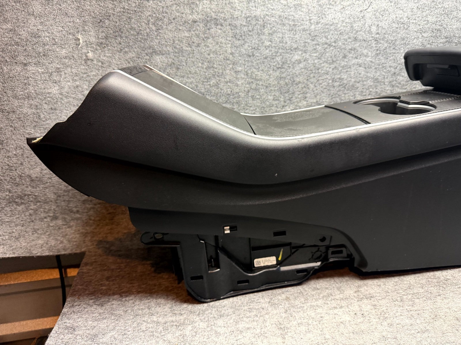 ♦️17–23 TESLA MODEL 3 CENTER CONSOLE ARMREST STORAGE ASSEMBLY OEM, 1087897-00-B