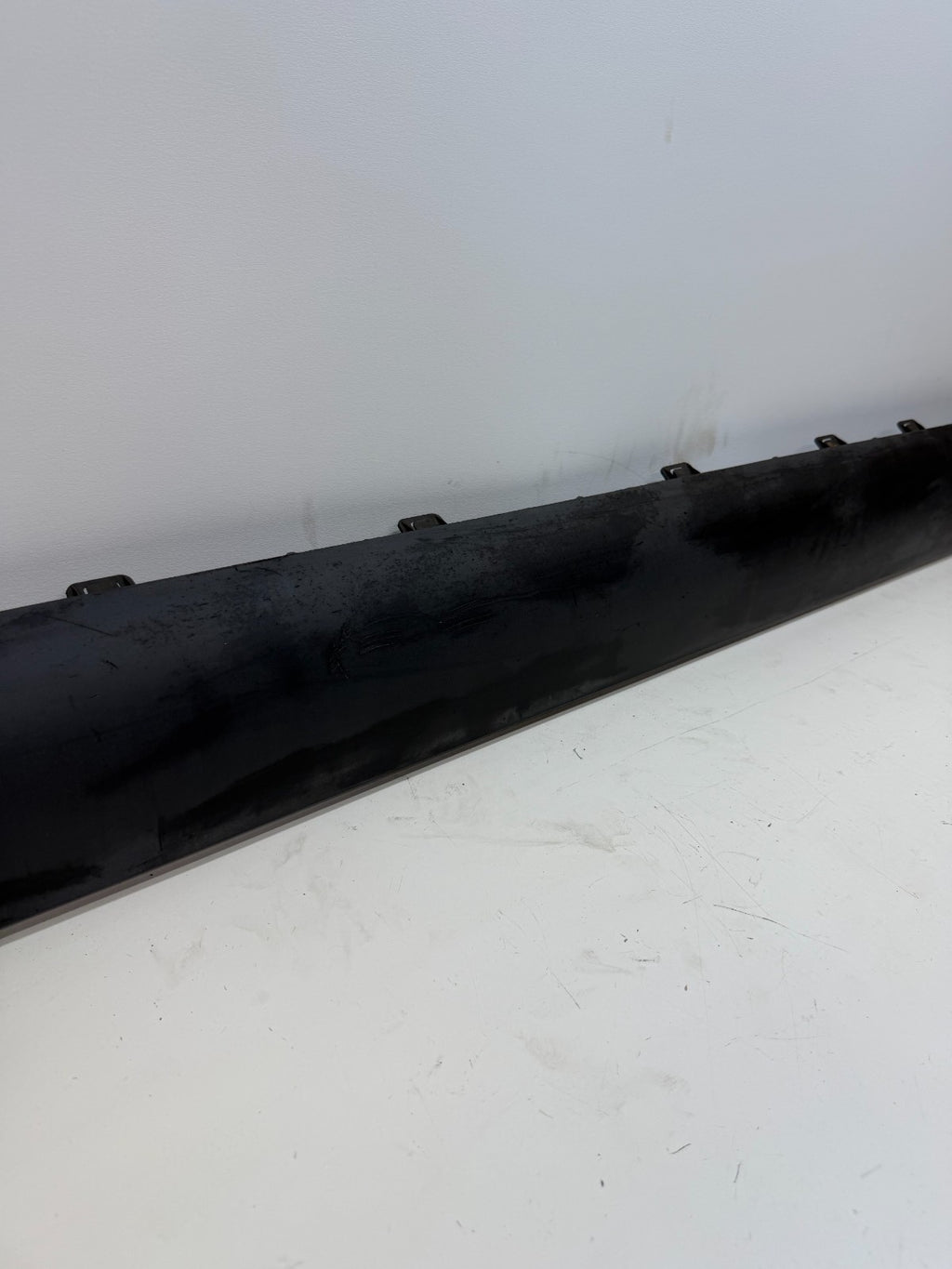 20-24 Tesla Model Y Left Door Side Skirt Molding Rocker Cover 1497740-00-B