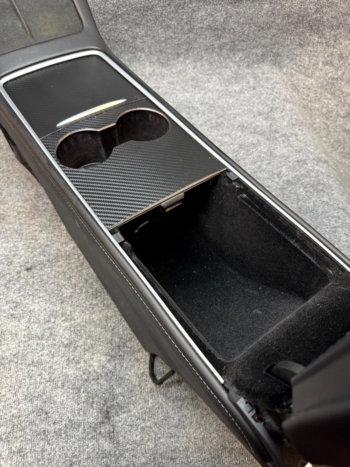 2020 - 2024 TESLA MODEL Y CENTER CONSOLE ARMREST CUPHOLDERS OEM, 1755501-70-C