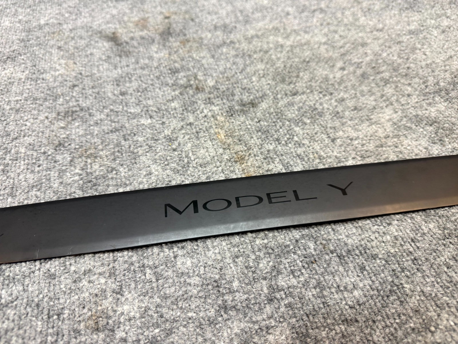 2020-2024 TESLA MODEL Y FRONT LEFT DOOR SILL SCUFF TRIM COVER OEM, 1494301-00-B