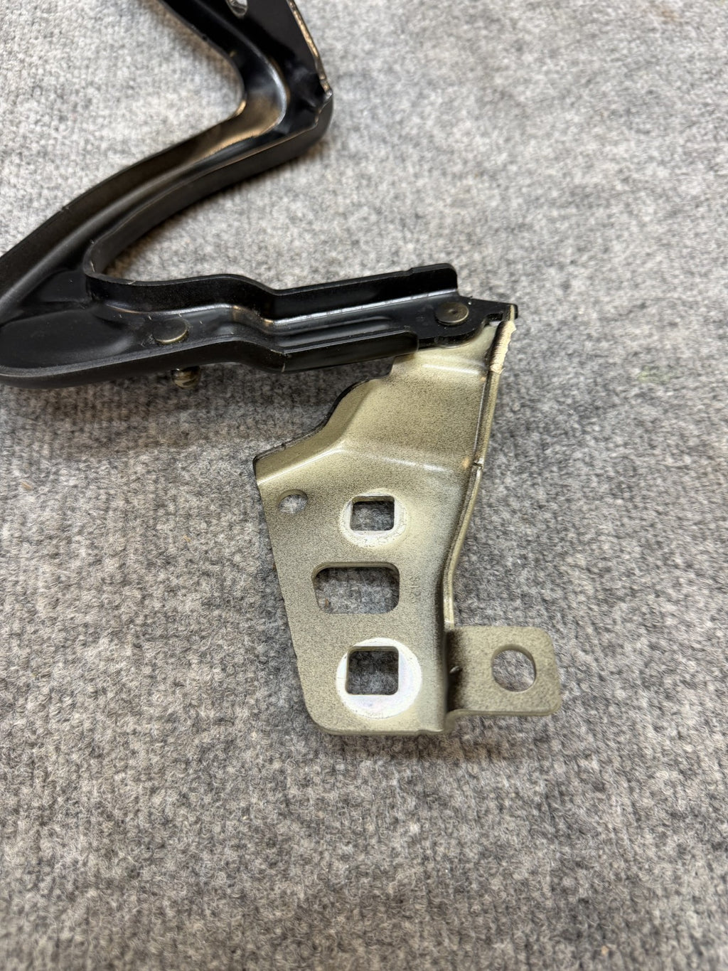 2020-2024 TESLA MODEL Y FRONT RIGHT & LEFT SIDE HOOD HINGE SET OEM, 1496268-00-C