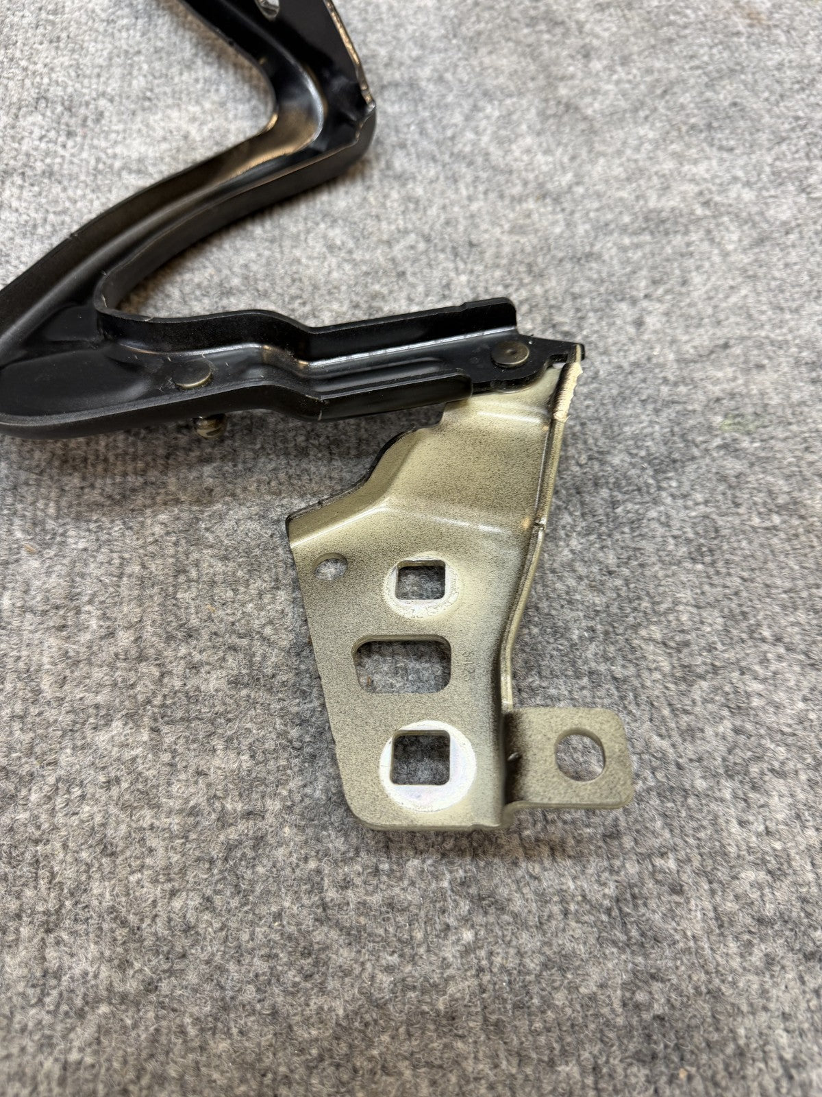 2020-2024 TESLA MODEL Y FRONT RIGHT & LEFT SIDE HOOD HINGE SET OEM, 1496268-00-C