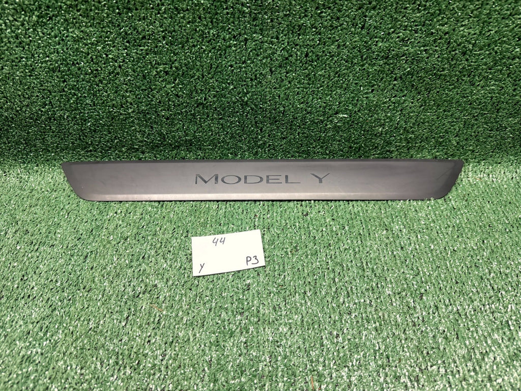 ♦️2020-2024 TESLA MODEL Y FRONT RIGHT DOOR SILL SCUFF PLATE TRIM OEM, 1494301-00