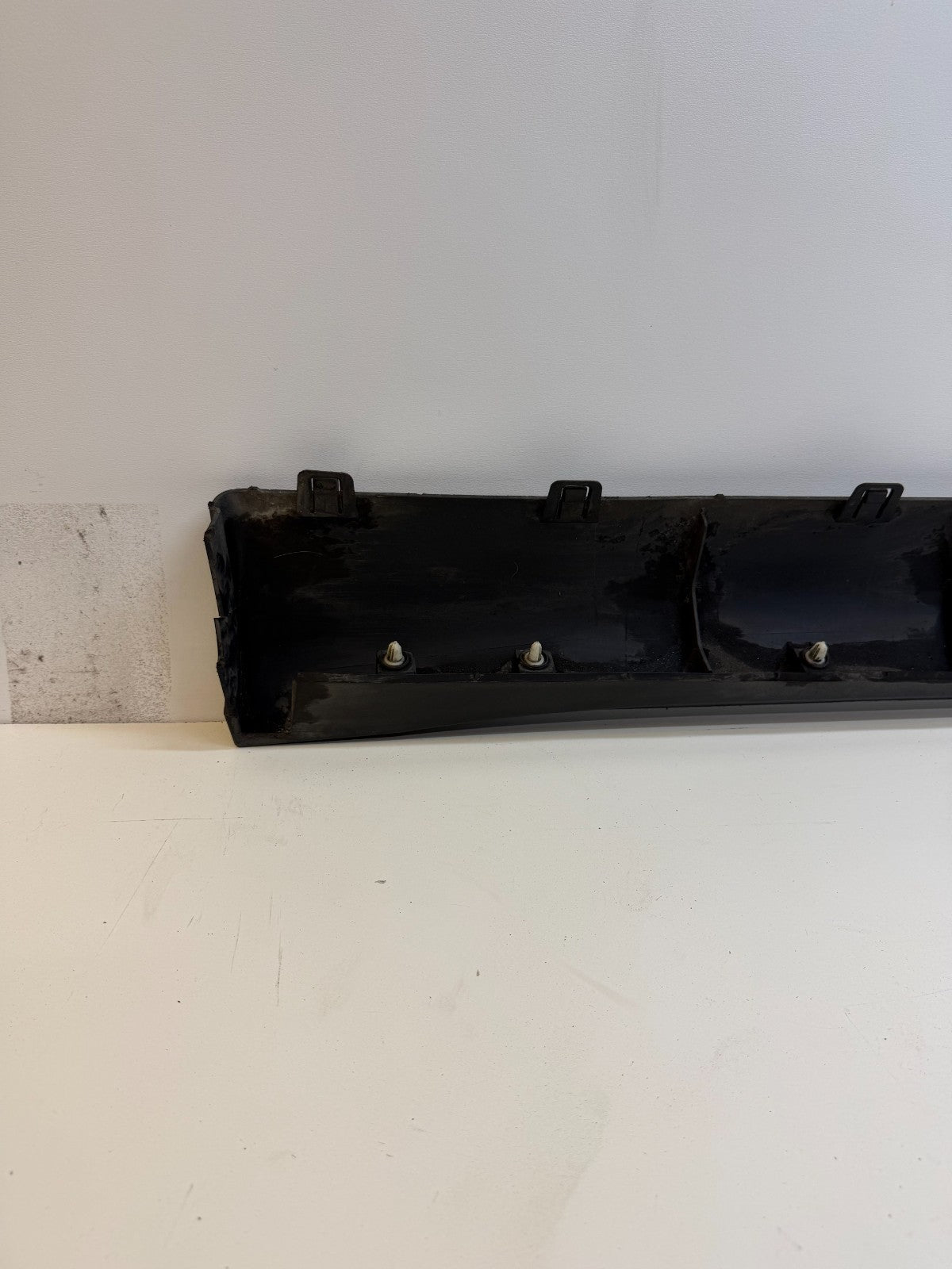 20-24 Tesla Model Y Left Door Side Skirt Molding Rocker Cover 1497740-00-B