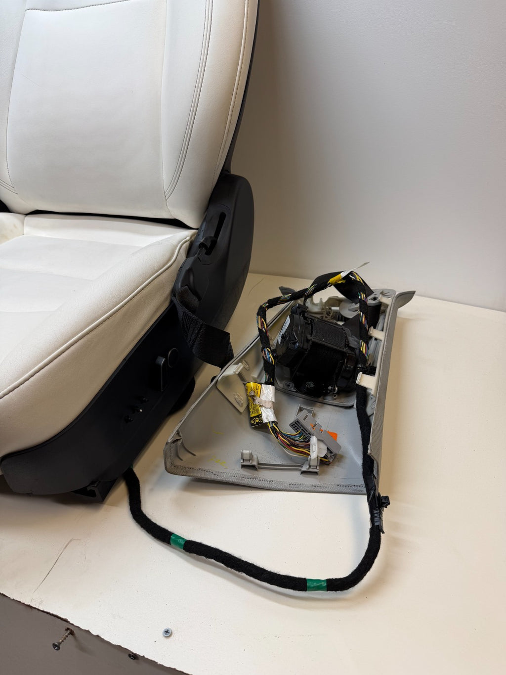 2017-2023 TESLA MODEL Y FRONT & REAR SET OF SEATS ASSY WHITE