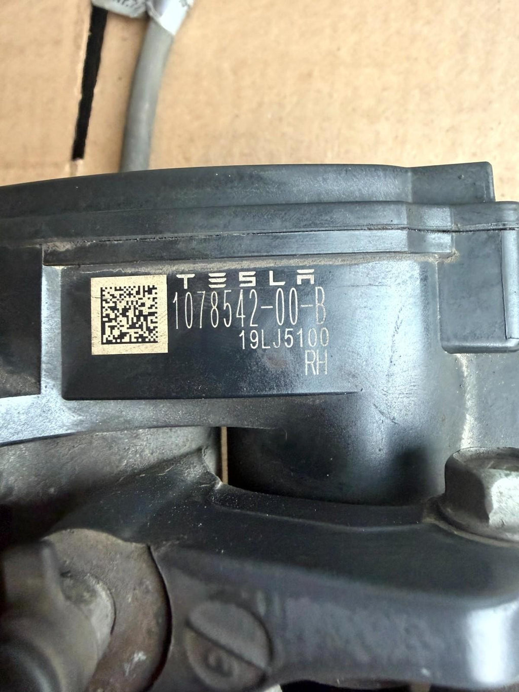 ♦️2016-2020 TESLA MODEL X S REAR RIGHT SIDE BRAKE CALLIPER OEM, 1078542-00-B