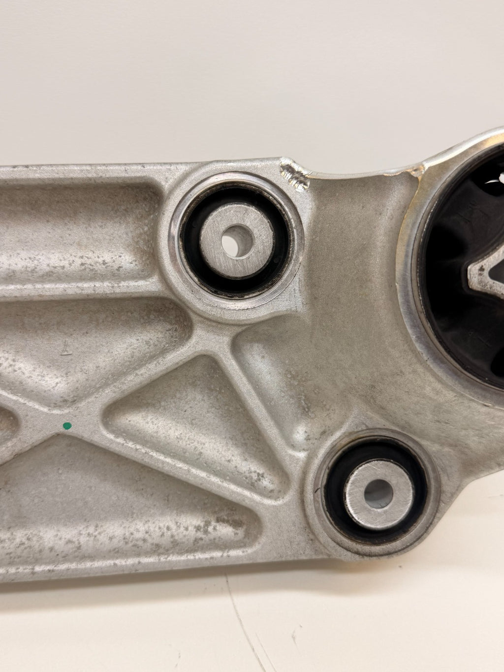12 - 20 TESLA MODEL S FRONT SUSPENSION DRIVE UNIT MOTOR MOUNT CONTROL ARM