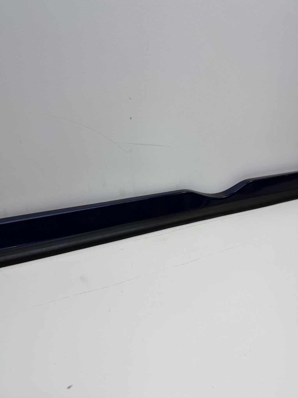12-20 Tesla Model S Right Pasenger Rocker Panel Scuff Plate Molding 1012217-00-G