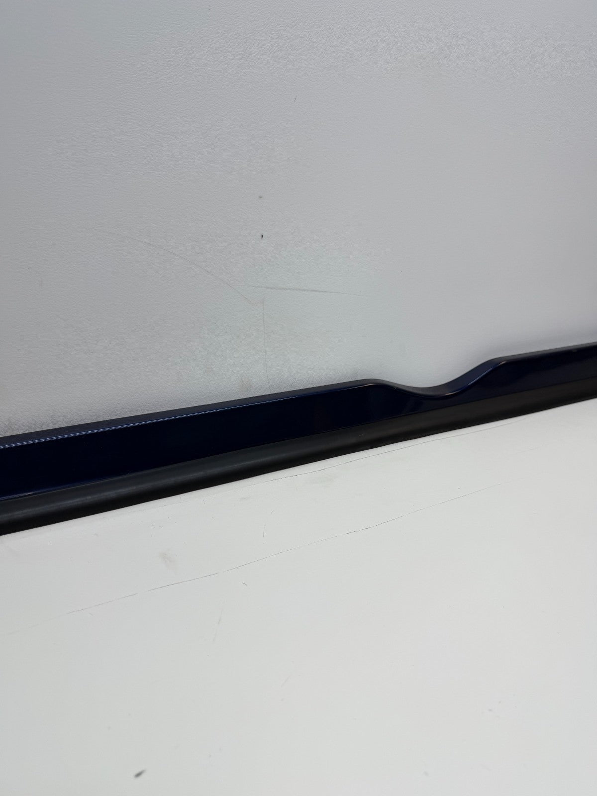 12-20 Tesla Model S Right Pasenger Rocker Panel Scuff Plate Molding 1012217-00-G