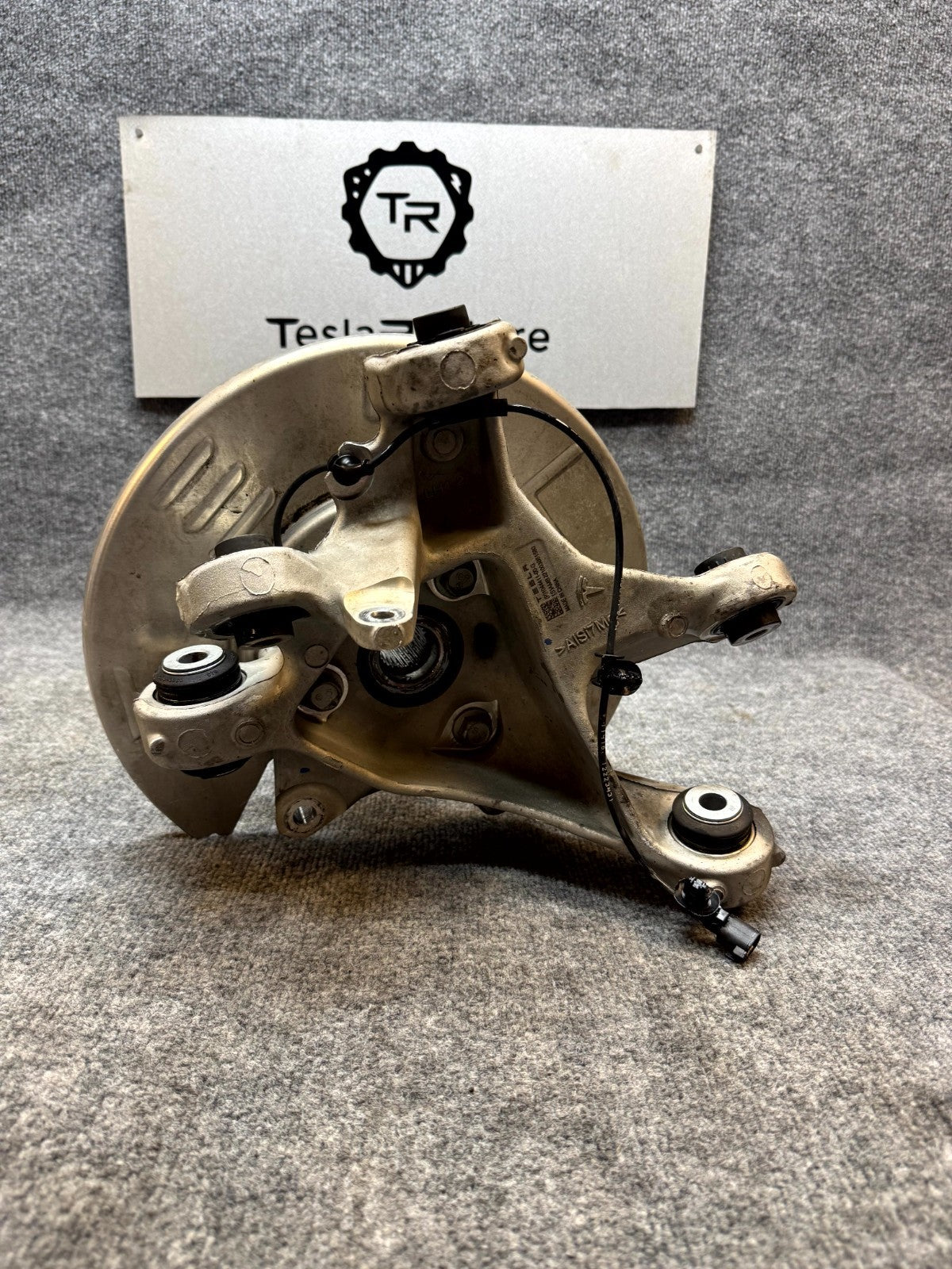 2017 - 2023 TESLA MODEL 3 REAR LEFT SIDE SPINDLE KNUCKLE HUB OEM, 1044411-00-G