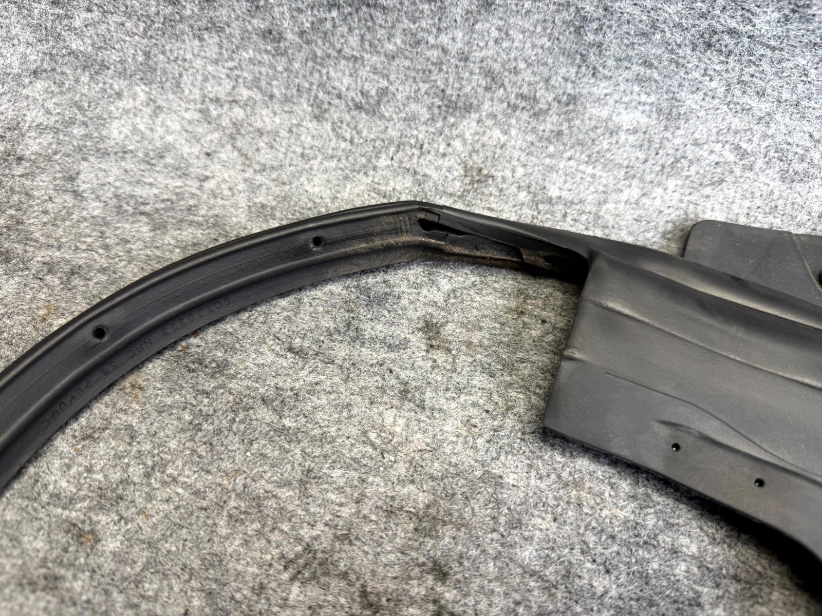 ♦️12-20 TESLA MODEL S REAR RIGHT DOOR WINDOW WEATHERSTRIP SEAL OEM, 6009596-00-D