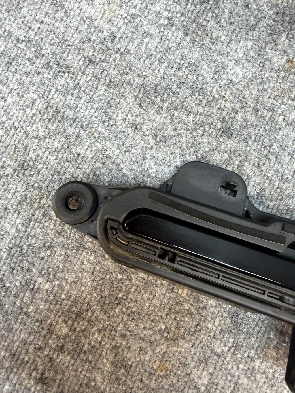2020 - 2024 TESLA MODEL Y FRONT/REAR LEFT SIDE DOOR HANDLE OEM, 1528114-00-D