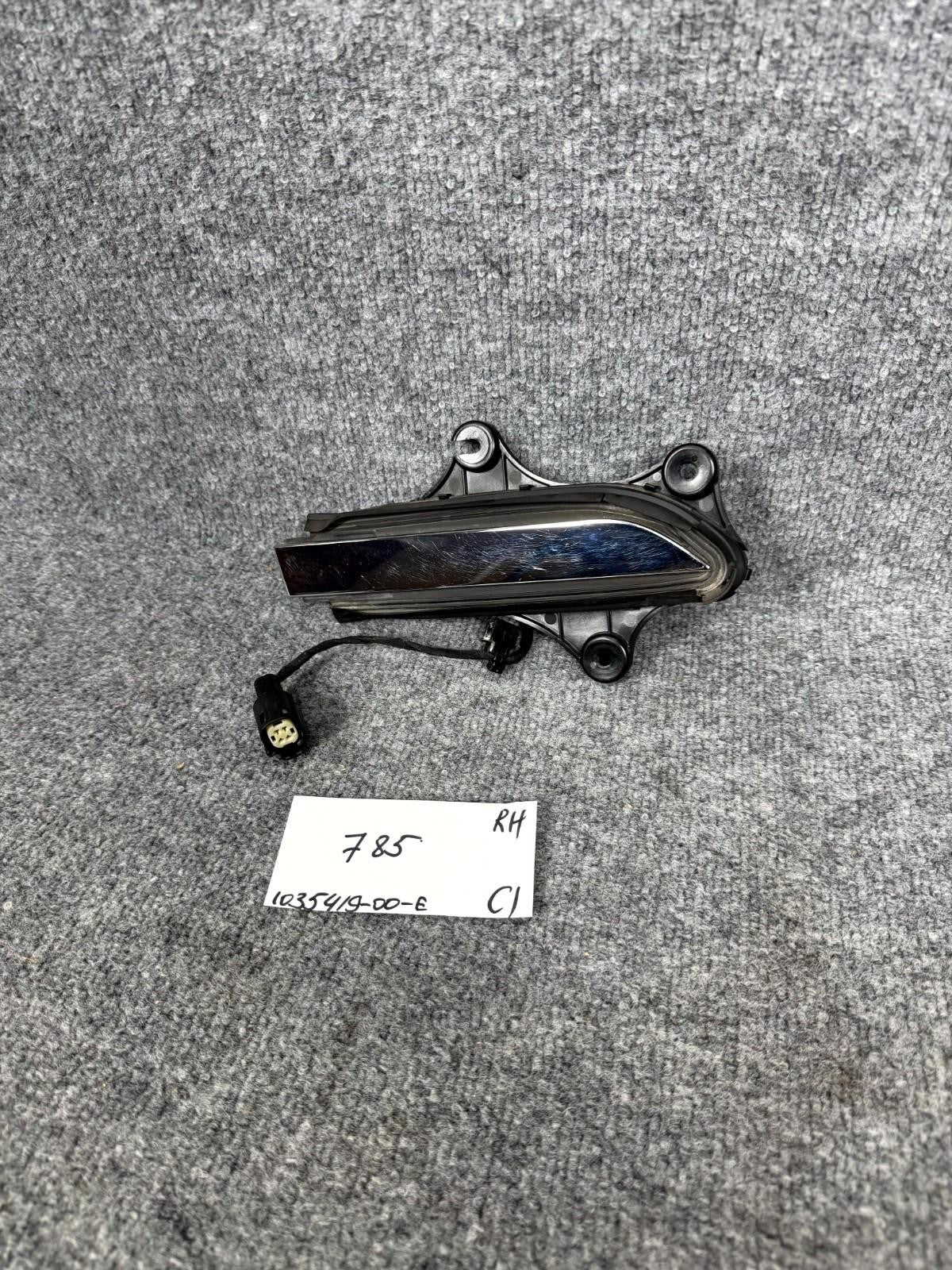 16-20 Tesla Model X Front Right Side Exterior Door Handle OEM, 1035419-00-E