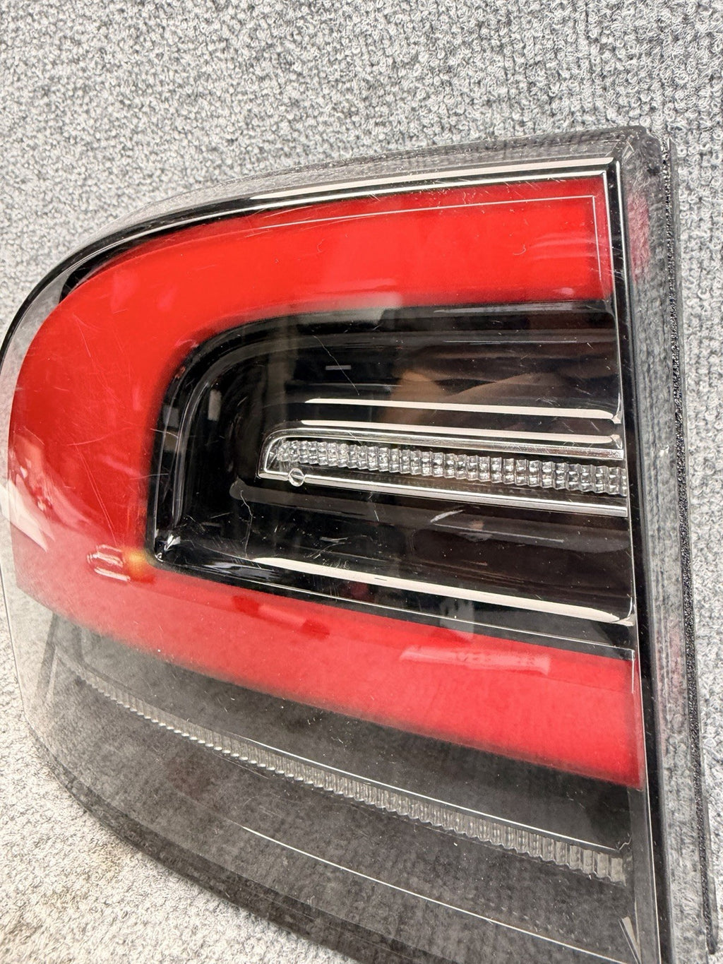TESLA MODEL X TAIL LIGHT LEFT DRIVER 2016 2017 2018 2019 2020 LED 1034332-00-B