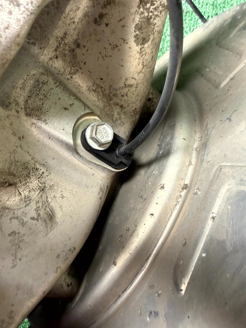 ♦️2020-2024 TESLA MODEL Y REAR RIGHT SIDE KNUCKLE SPINDLE HUB OEM, 1188416-00-F