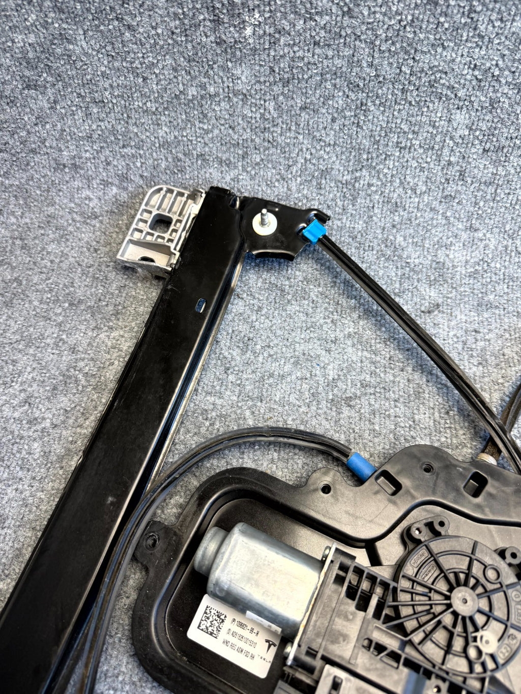 2017-2023 TESLA MODEL 3 FRONT RIGHT WINDOW REGULATOR W/ MOTOR OEM, 1096621-99-H