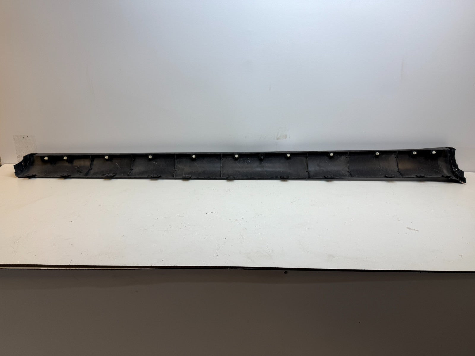 2020-24 TESLA MODEL Y RIGHT SIDE ROCKER MOLDING COVER PANEL 1497744-00-B