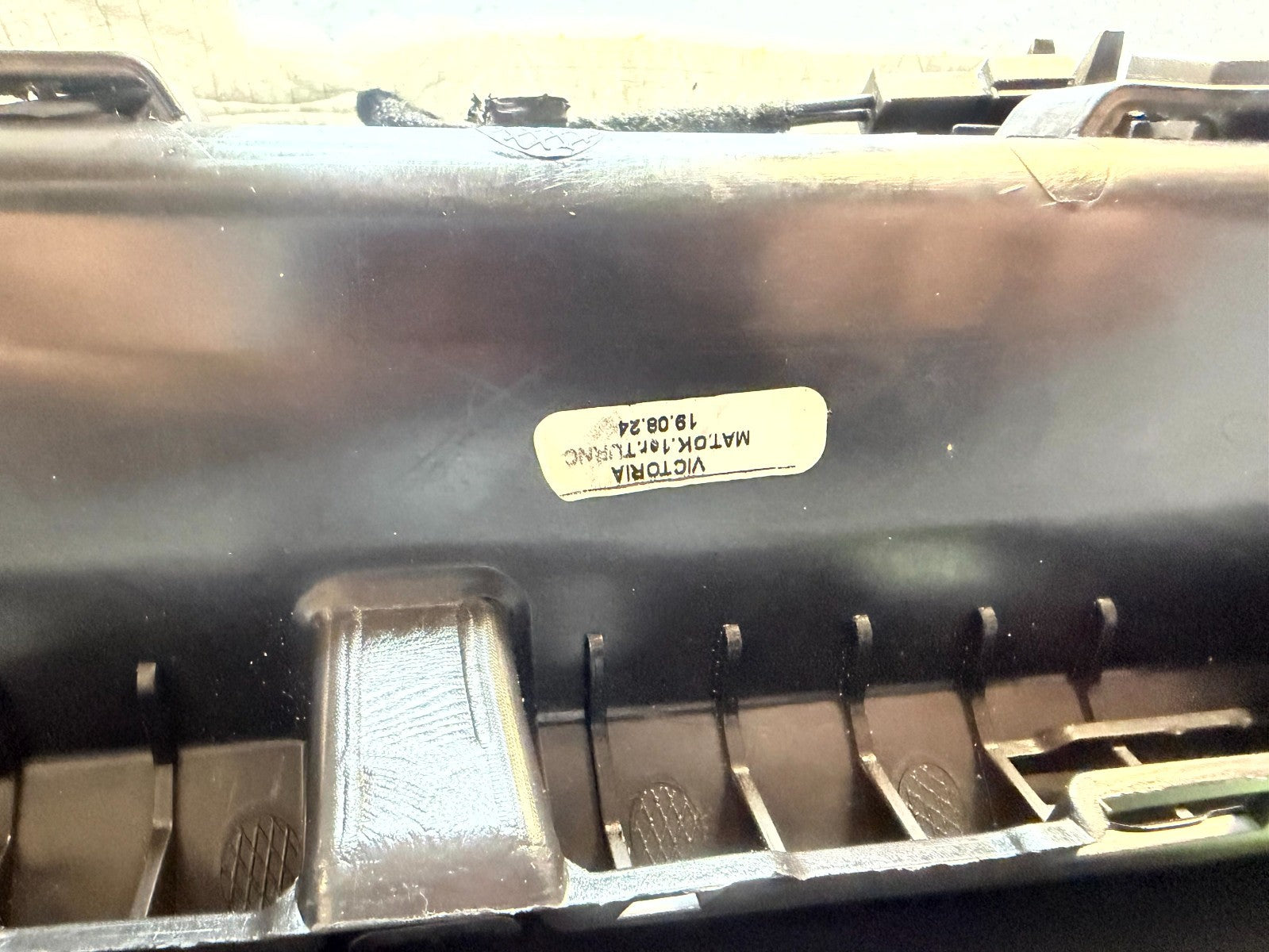 2020 - 2024 TESLA MODEL Y DASH GLOVE BOX COMPARTMENT STORAGE OEM, 1083331-00-A