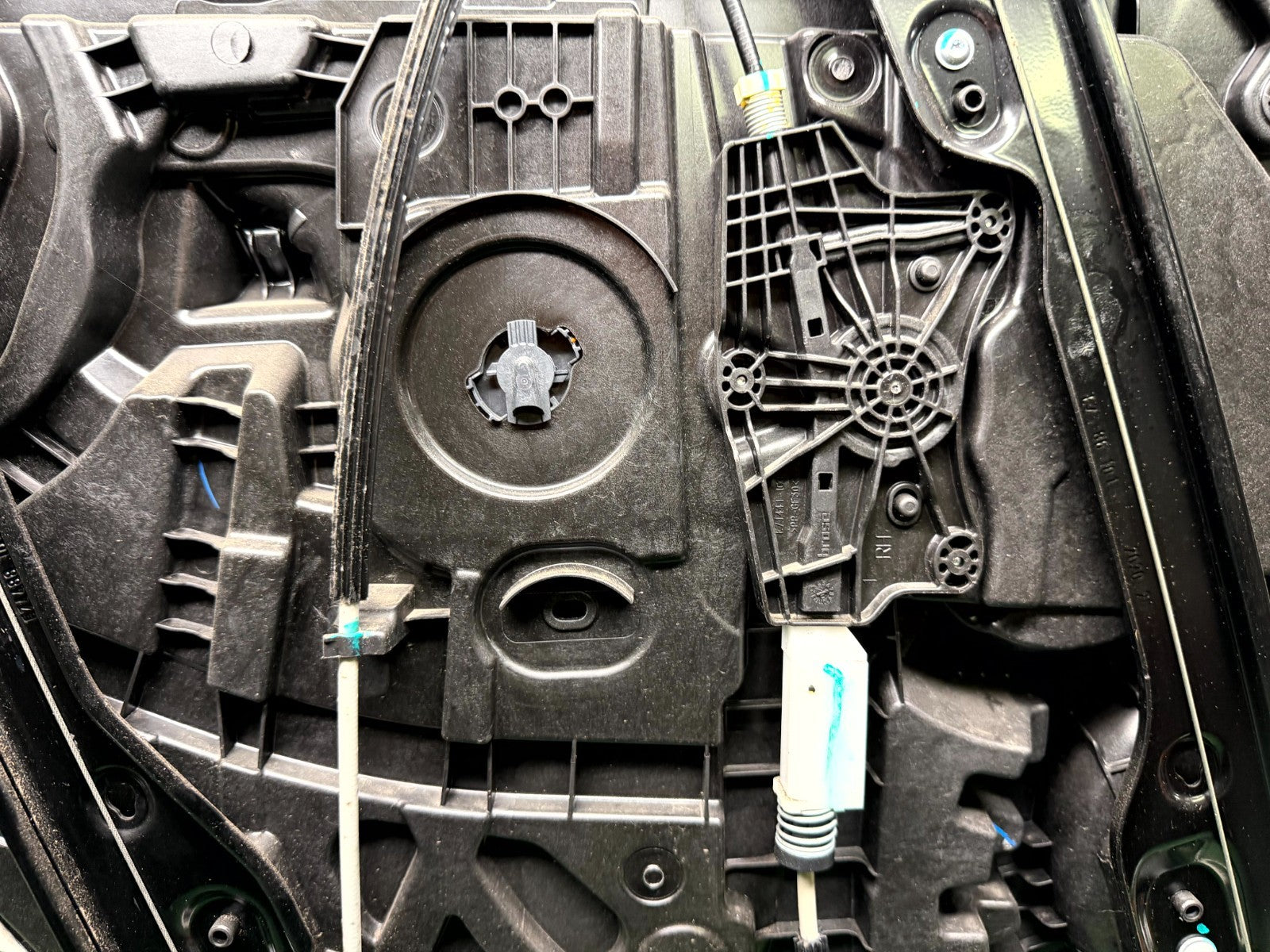 ♦️2020 - 2024 TESLA MODEL Y FRONT RIGHT WINDOW REGULATOR MOTOR OEM, 1495509-98-B