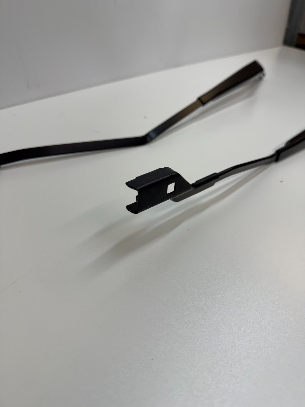 16-20 Tesla Model S Front Right Left Side Windshield Wiper Arm Set 6005951-00-C