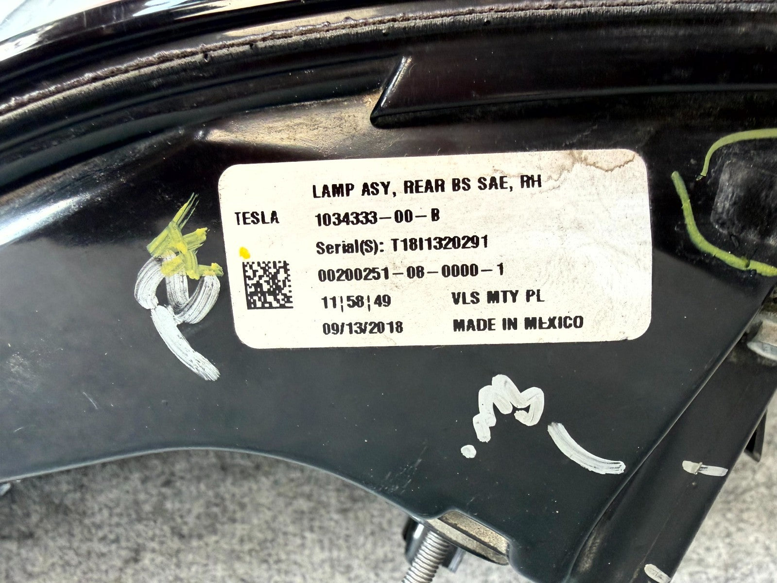 ♦️2016 - 2021 TESLA MODEL X REAR RIGHT SIDE OUTER TAIL LIGHT OEM, 1034333-00-B
