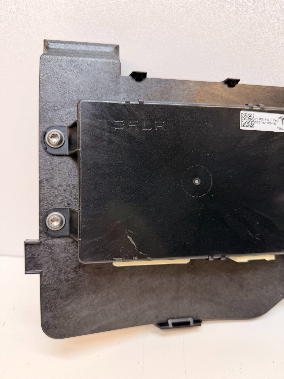 2012-2020 TESLA MODEL S AIR SUSPENSION CONTROL MODULE W/ BRACKET 1060989-00-C