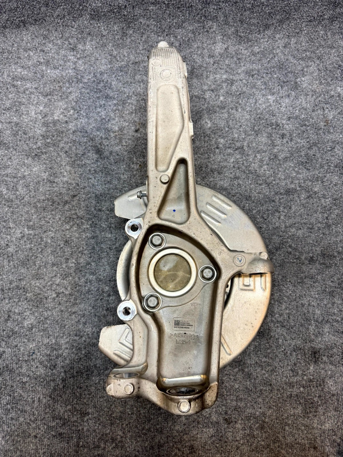 2017 - 2023 TESLA MODEL 3 FRONT LEFT SIDE SPINDLE KNUCKLE HUB OEM, 1044311-00-E