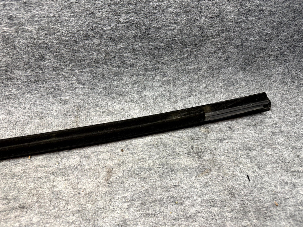 ♦️17-23 TESLA MODEL 3 REAR RIGHT DOOR WINDOW OUTER BELT MOLDING OEM, 108074600F