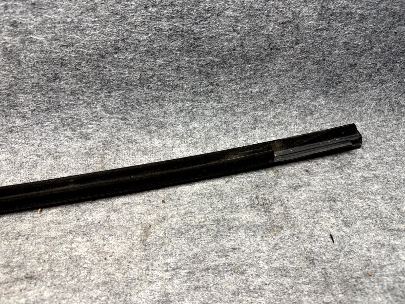 ♦️17-23 TESLA MODEL 3 REAR RIGHT DOOR WINDOW OUTER BELT MOLDING OEM, 108074600F