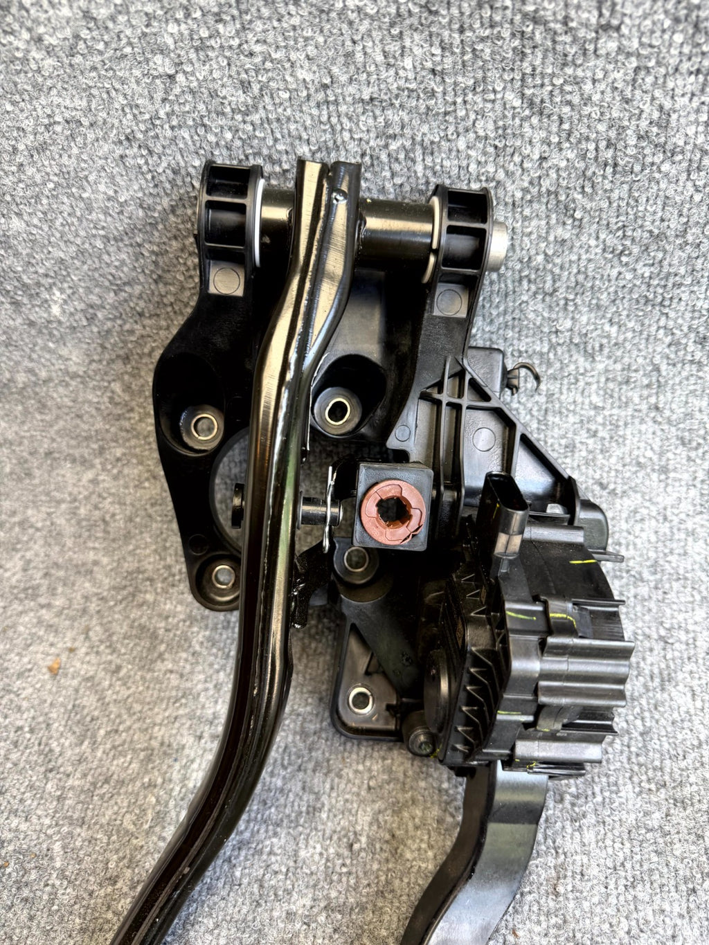 2017-2023 TESLA MODEL 3 ACCELERATOR & BRAKE PEDAL SET ASSEMBLY OEM, 1044691-00-D