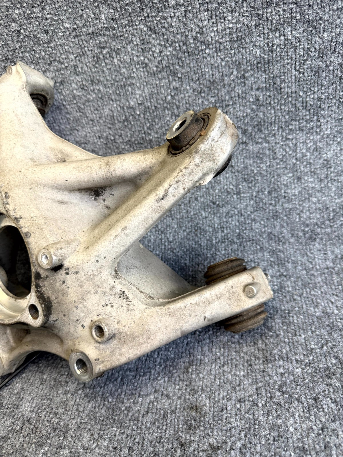 2017 – 2023 TESLA MODEL 3 REAR RIGHT SIDE SPINDLE KNUCKLE OEM, 1044416-00-F