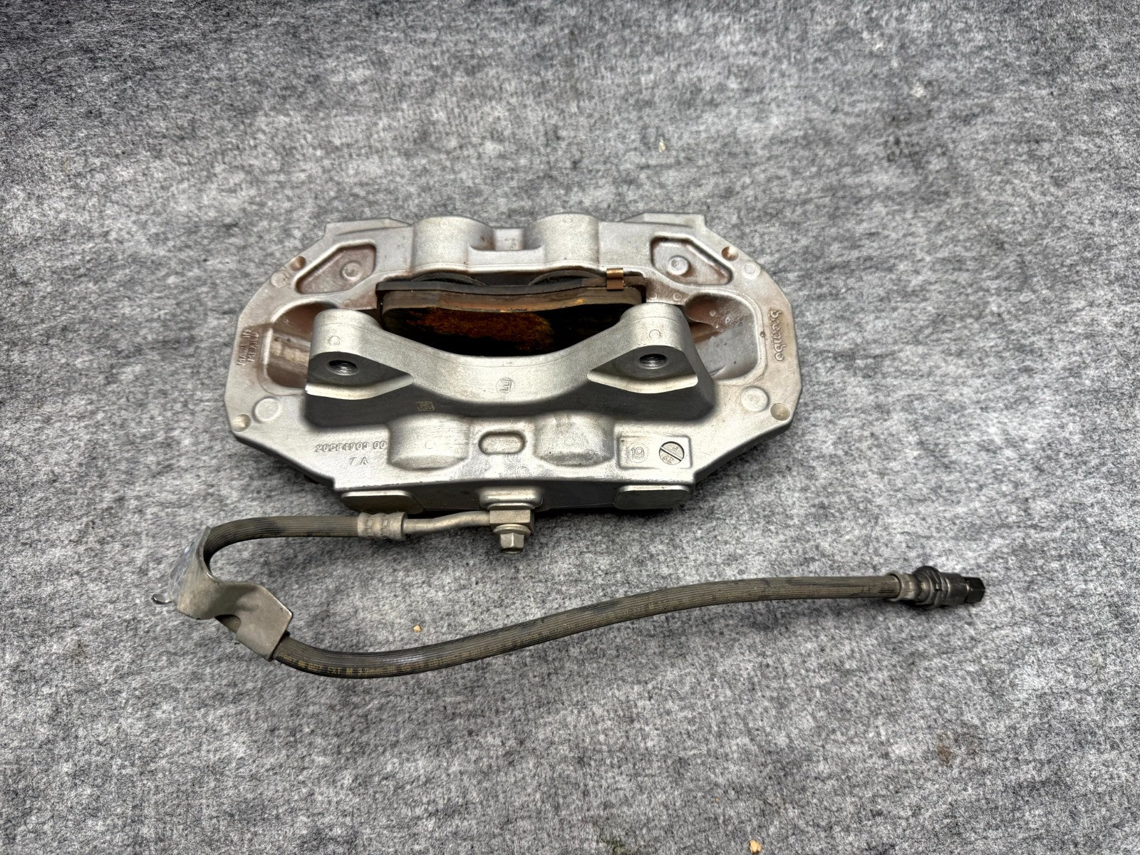 ♦️17–23 TESLA MODEL 3 FRONT LEFT BRAKE CALIPER WITH BRAKE HOSE OEM, 1044621-00-D
