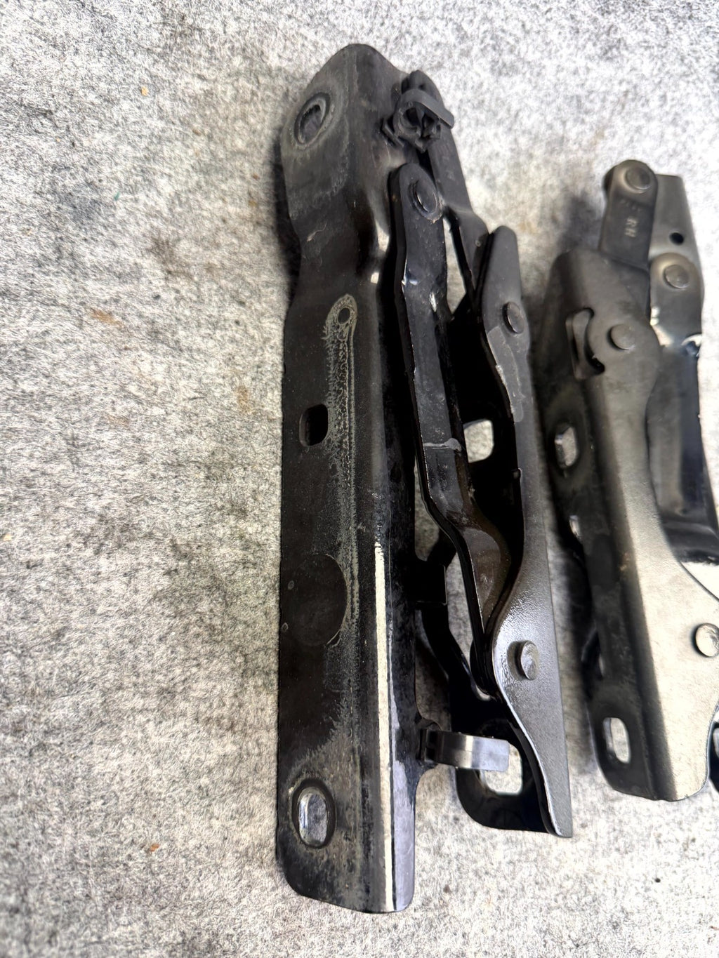 ♦️12-20 TESLA MODEL S FRONT LEFT & RIGHT SIDE DOOR HINGE SET OEM, 1029285-00-C