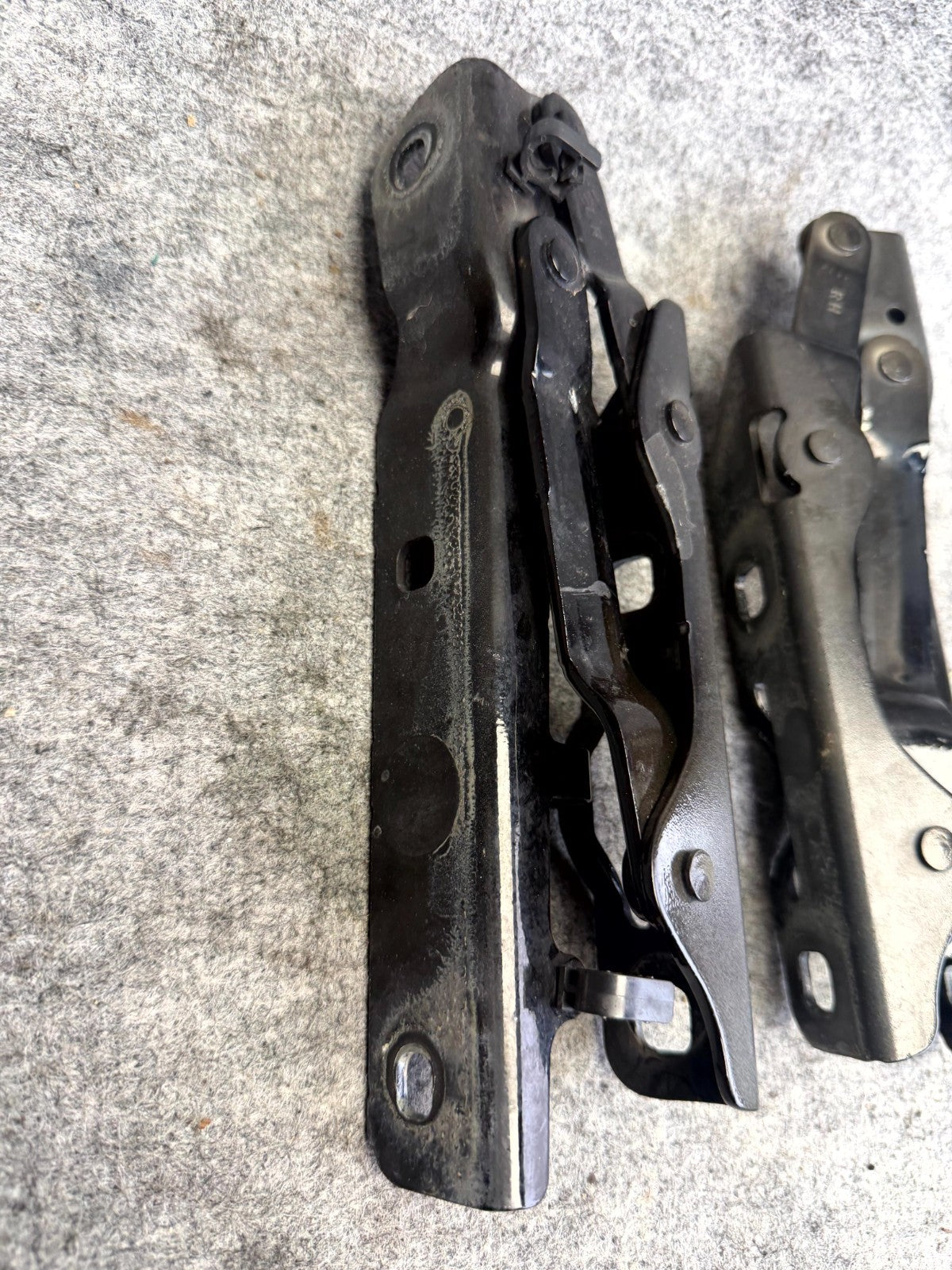 ♦️12-20 TESLA MODEL S FRONT LEFT & RIGHT SIDE DOOR HINGE SET OEM, 1029285-00-C