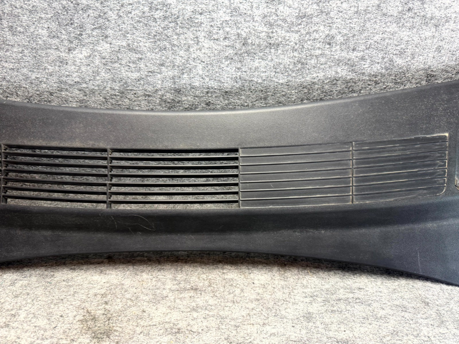 ♦️17-23 TESLA MODEL 3 FRONT WINDSHIELD COWL VENT COVER PANEL OEM, 1081675-00-E