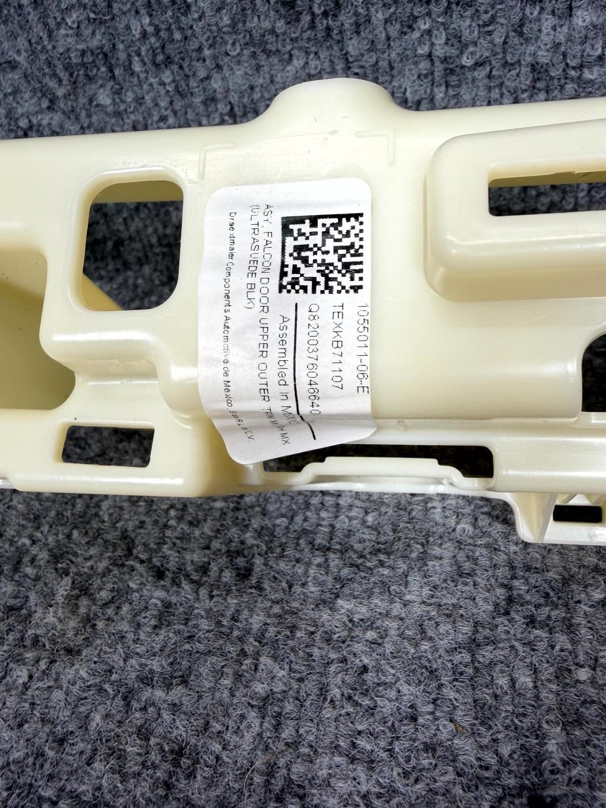 2016-2020 Tesla Model X Right Falcon Door Outer Molding Trim OEM, 1055011-06-E