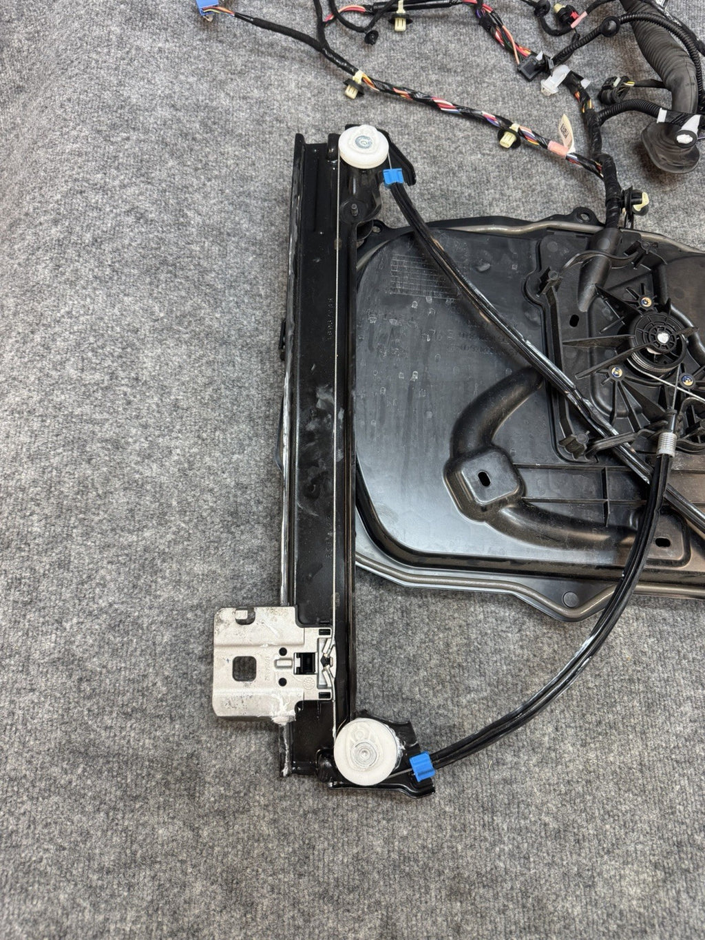 2017-2023 Tesla Model 3 Front Left Door Window Regulator & Motor 1096620-00-L