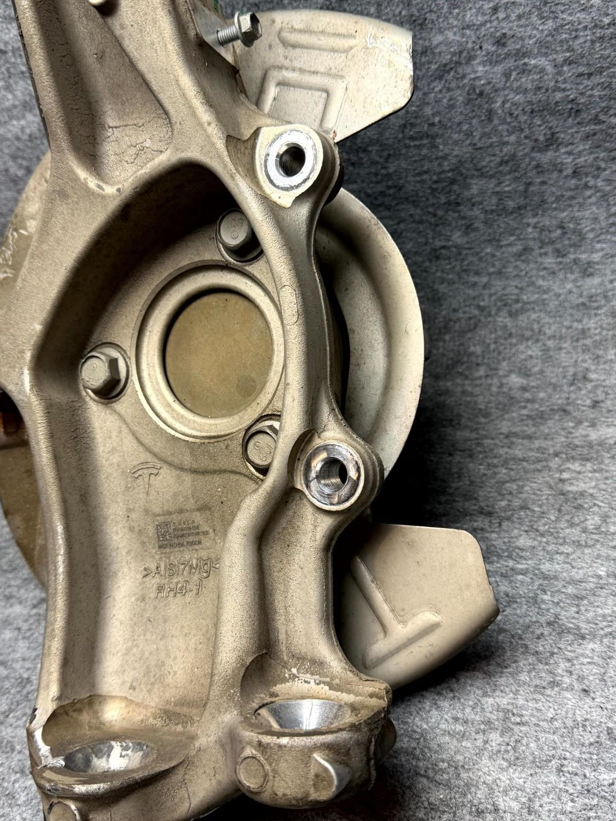 ♦️2017 - 2023 TESLA MODEL 3 FRONT RIGHT SPINDLE KNUCKLE W/ HUB OEM, 1044316-00-E