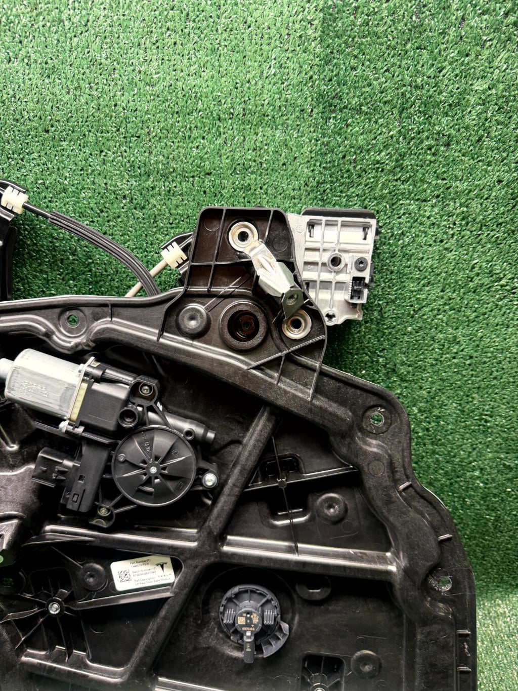 ♦️20–24 TESLA MODEL Y REAR LEFT SIDE WINDOW REGULATOR W/ MOTOR OEM, 1495512-F2-H