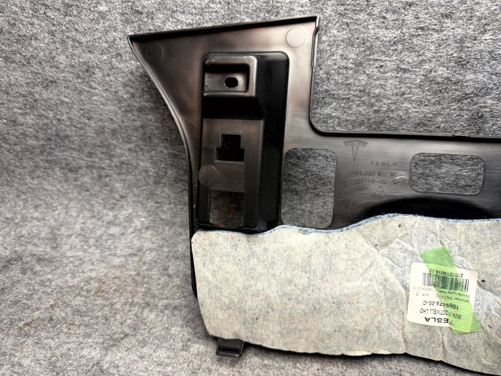 ♦️12-20 TESLA MODEL S RIGHT UNDER DASH DASHBOARD FOOTWELL COVER OEM 1009478-00-C