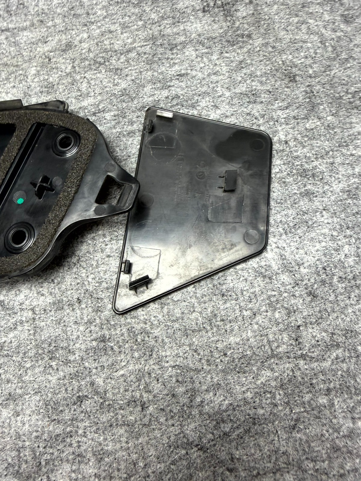 ♦️17-23 TESLA MODEL 3 LEFT B-PILLAR APPLIQUE TRIM W/ CAMERA OEM, 1109253-00-G