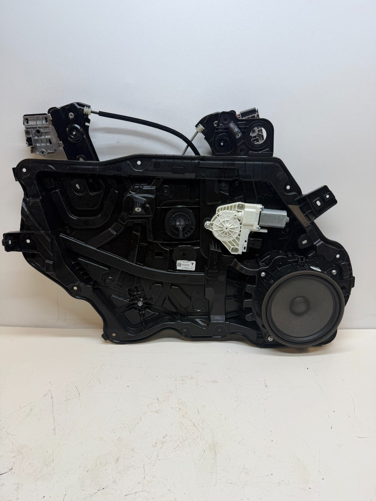 2020-2024 Tesla Model Y Front Left Window Regulator Motor Closeout 1495510-00-J