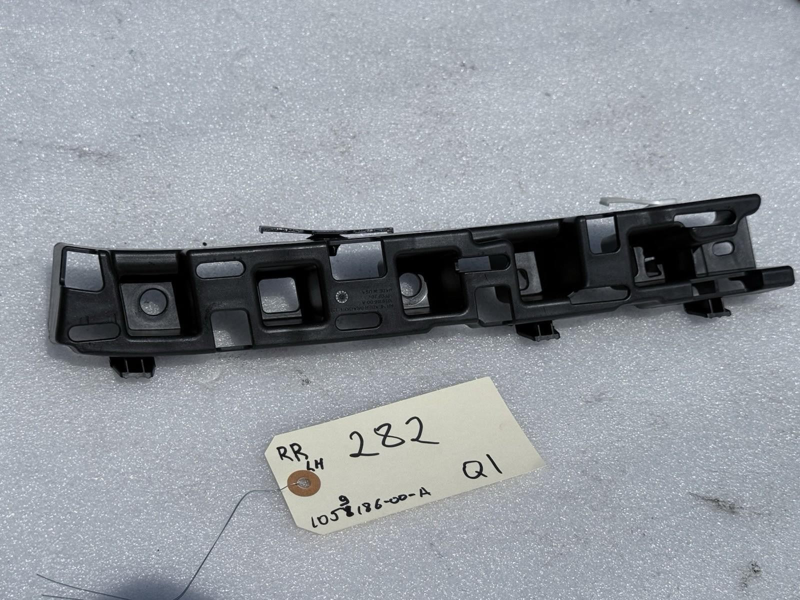 ♦️16-20 TESLA MODEL X REAR LEFT UPPER C PILLAR RACETRACK BRACKET OEM, 105918600A