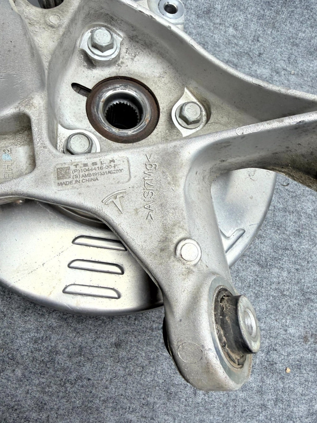 ♦️17-23 TESLA MODEL 3 REAR RIGHT SIDE SPINDLE KNUCKLE WHEEL HUB OEM, 104441600F