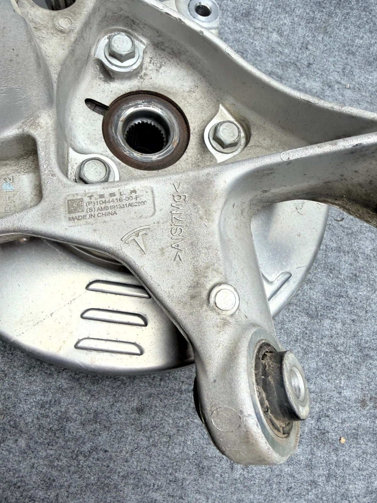 ♦️17-23 TESLA MODEL 3 REAR RIGHT SIDE SPINDLE KNUCKLE WHEEL HUB OEM, 104441600F