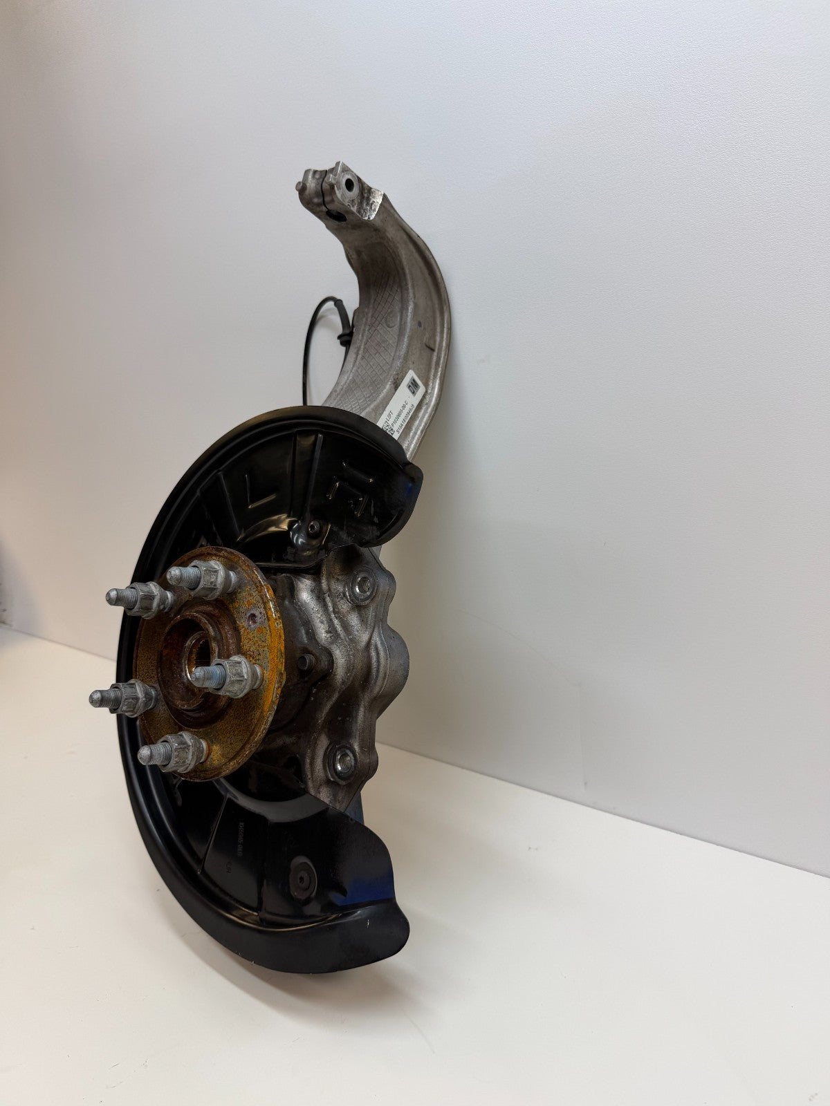 2012-21 TESLA MODEL S FRONT LEFT DRIVER SIDE SPINDLE KNUCKLE HUB 1030605-00-D