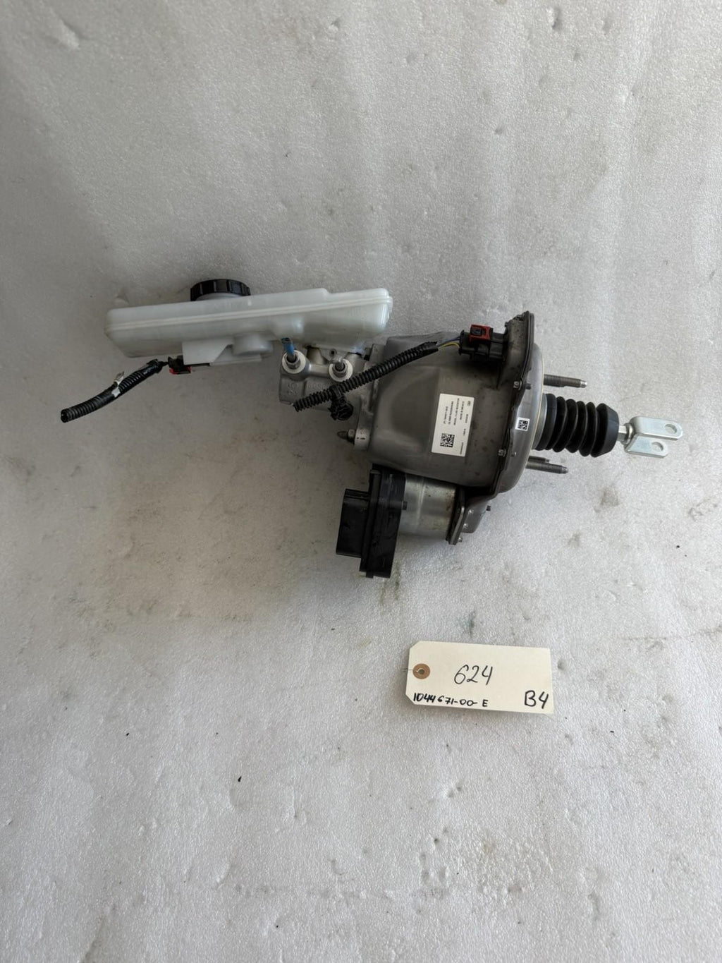 ♦️17-23 TESLA MODEL 3 BRAKE BOOSTER MASTER CYLINDER & RESERVOIR OEM, 104467100E