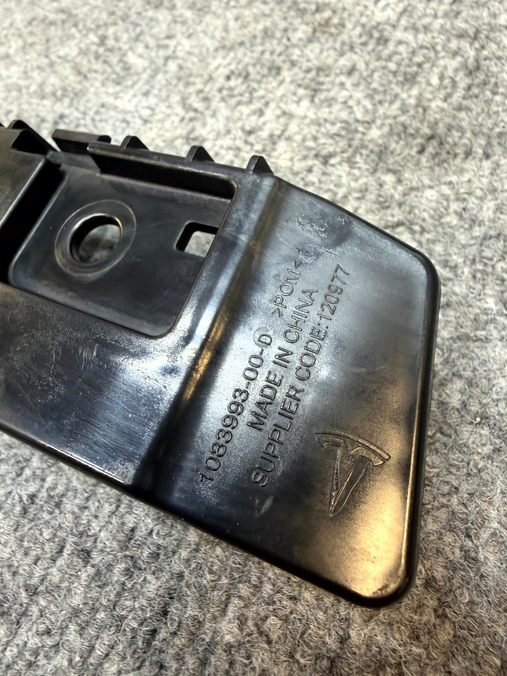2017-2023 TESLA MODEL 3 REAR RIGHT TAILLIGHT LAMP HOLDER BRACKET OEM, 108399300D