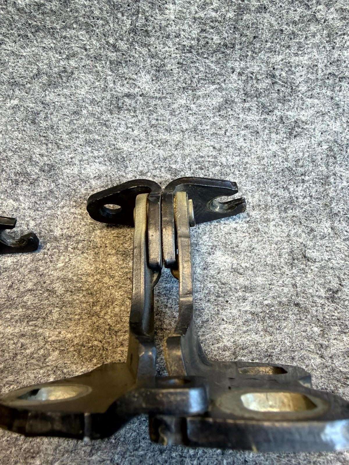 ♦️2017 - 2023 TESLA MODEL 3 REAR LEFT DRIVER SIDE DOOR HINGE OEM, 1091331 00 F